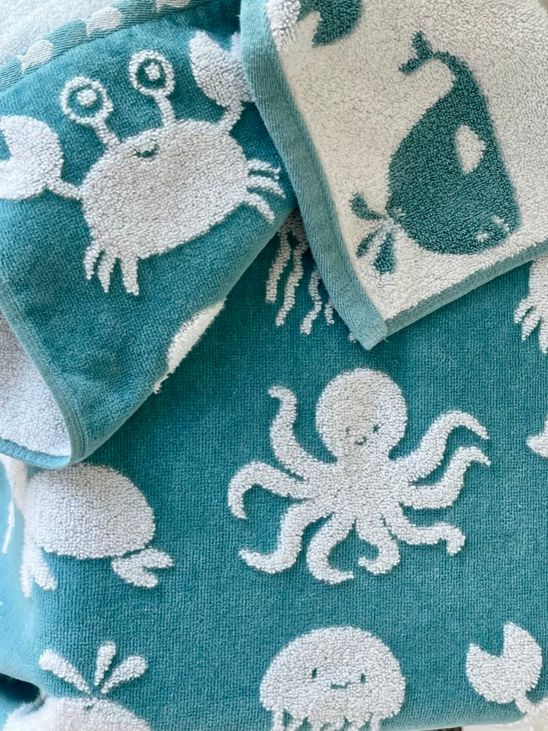Ocean Friends hooded bath towel