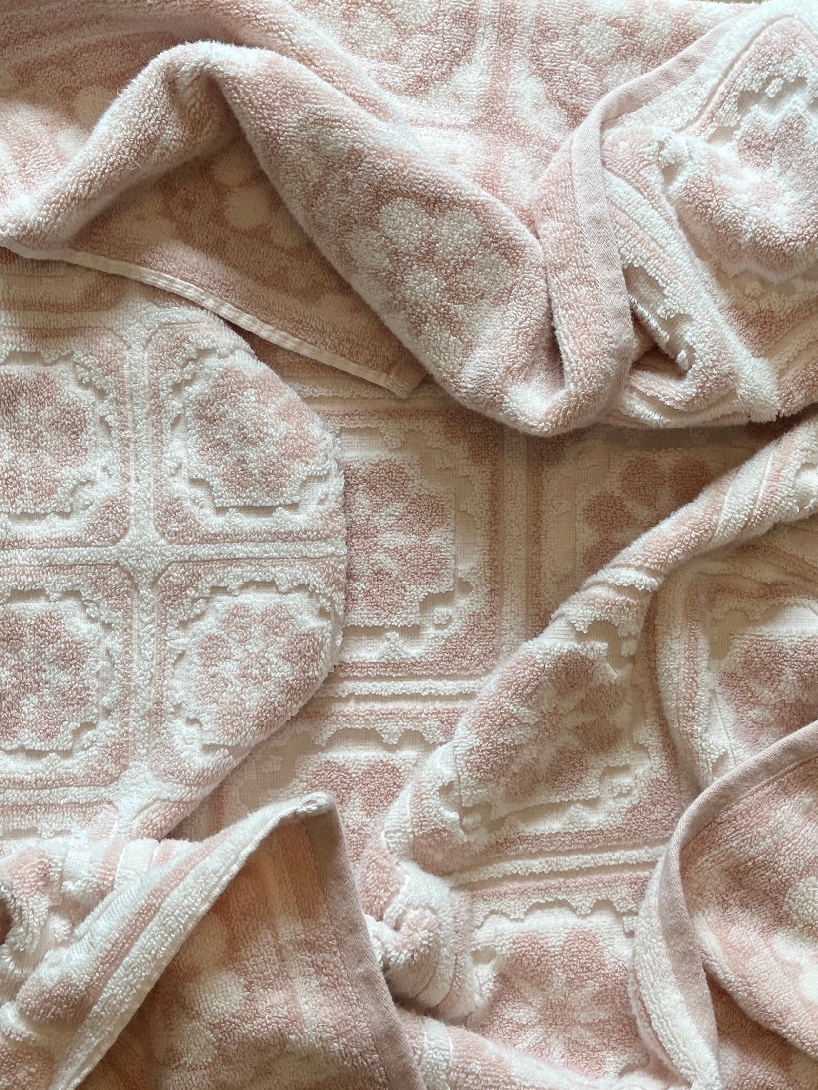 Sculpted Granny Squares hooded bath towel