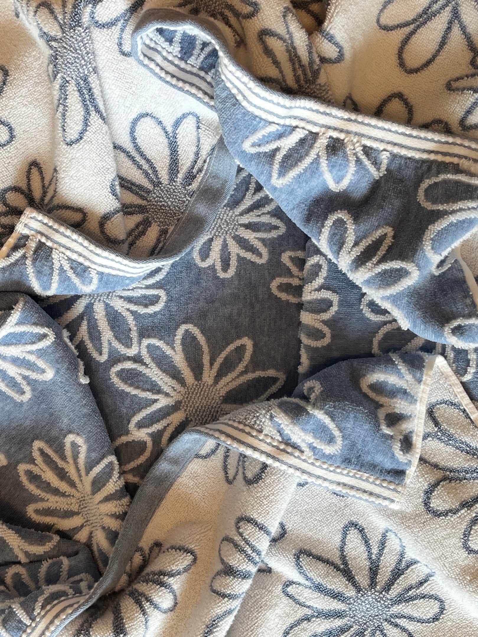 Blue Daisy Delight hooded bath towel