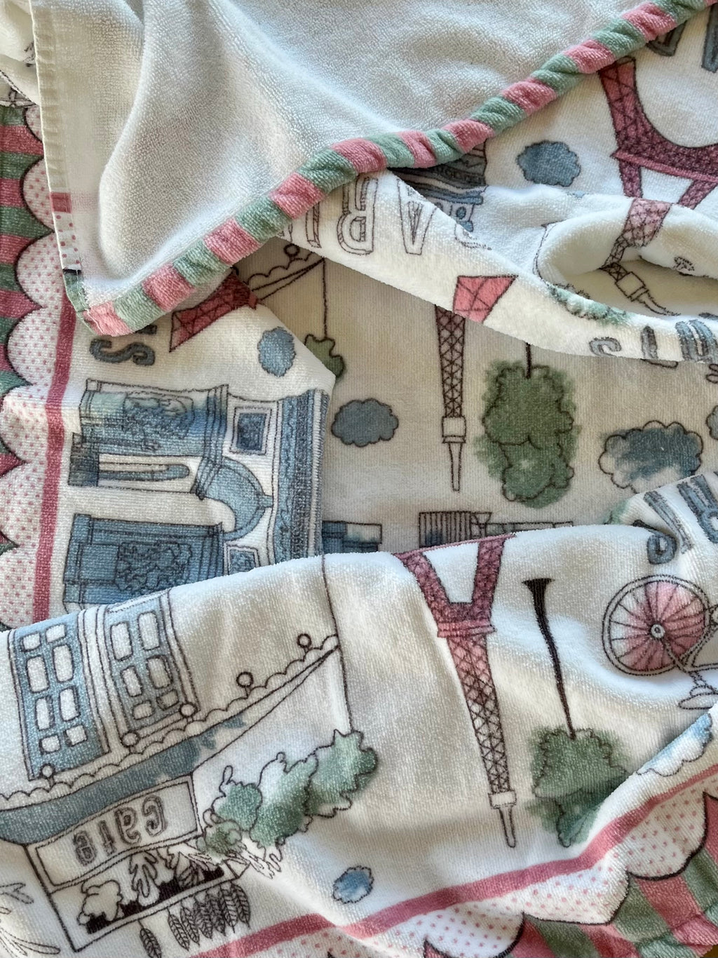 Paris Icons hooded bath towel