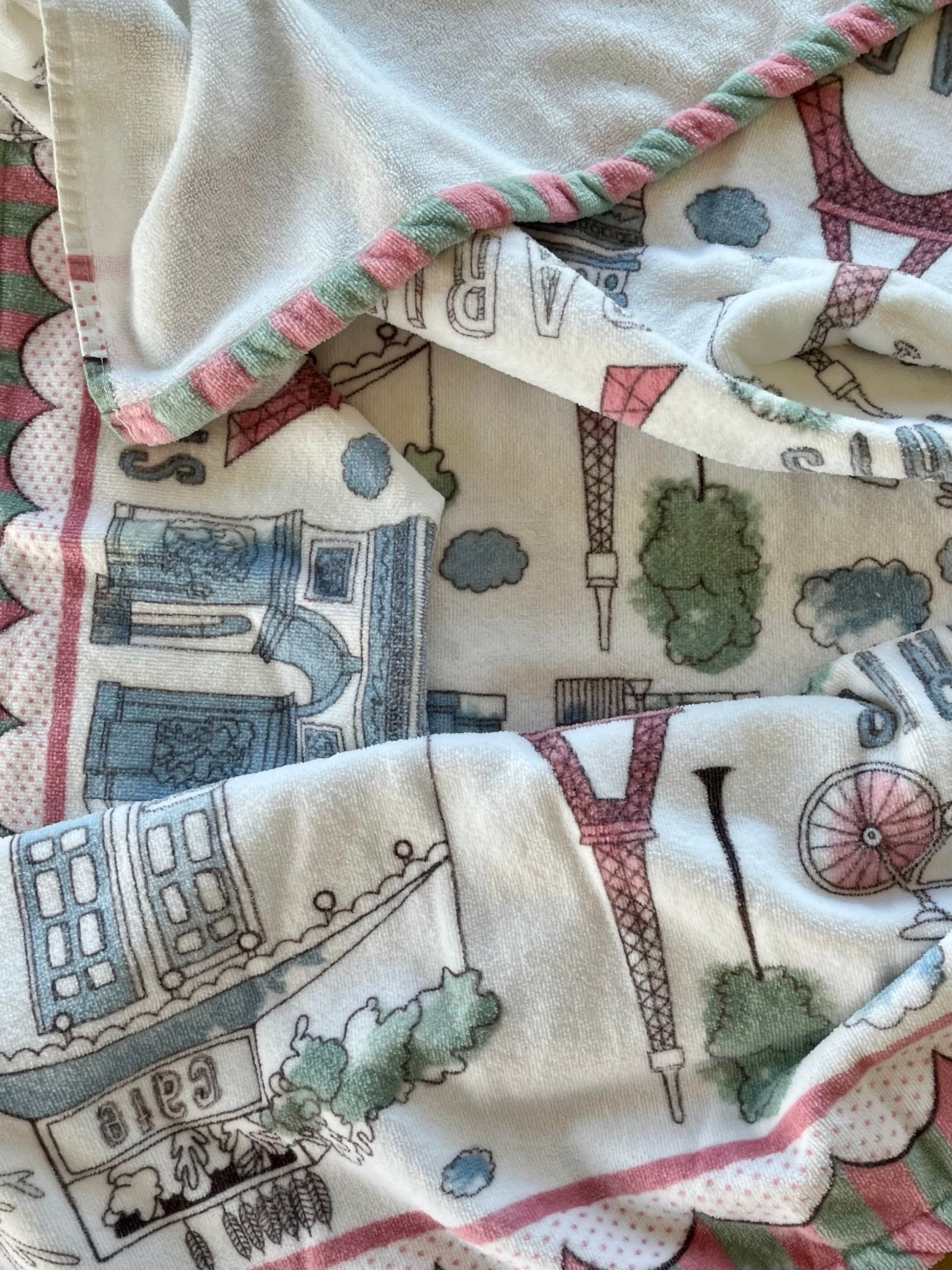 Paris Icons hooded bath towel