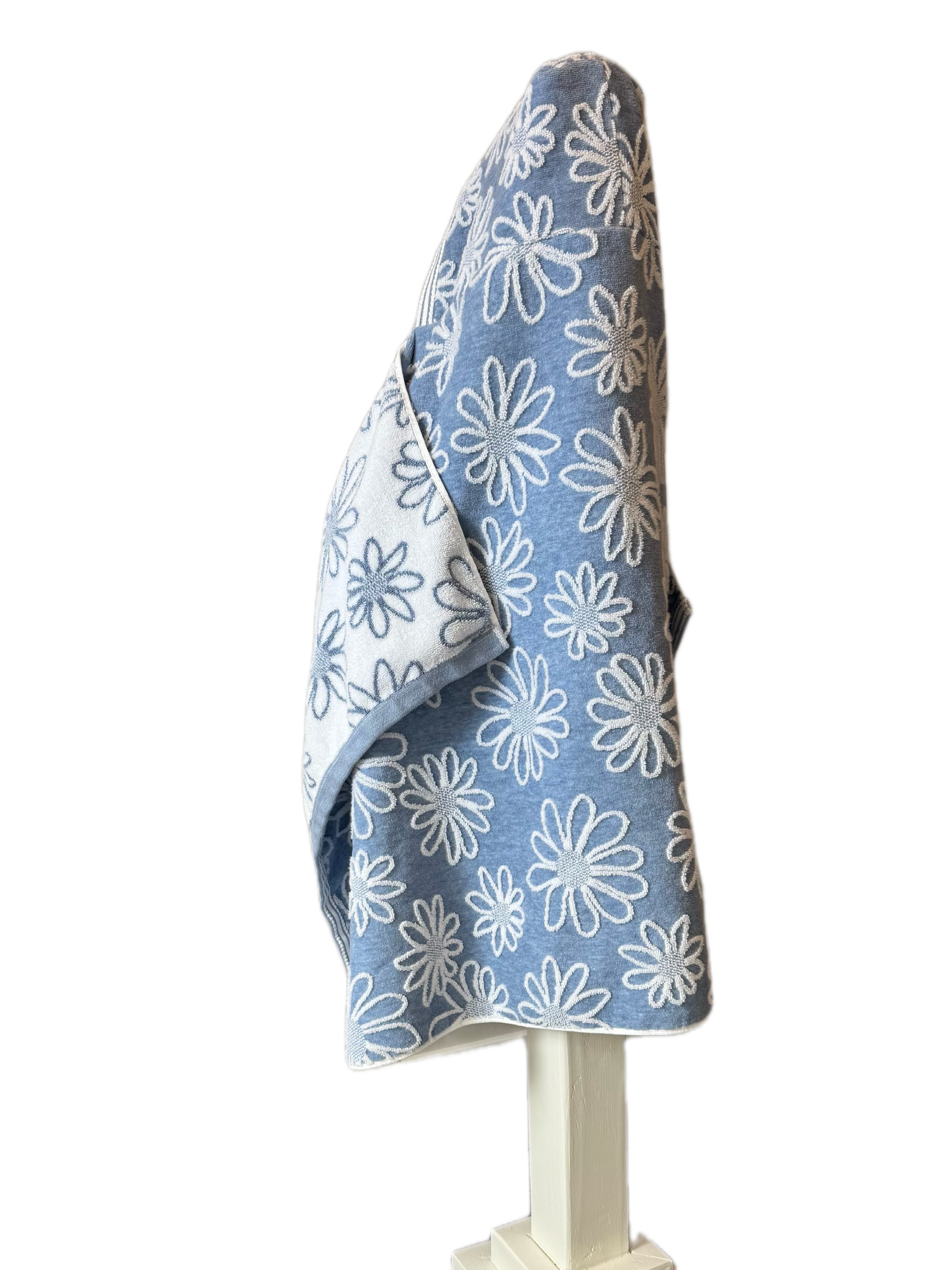 Blue Daisy Delight hooded bath towel