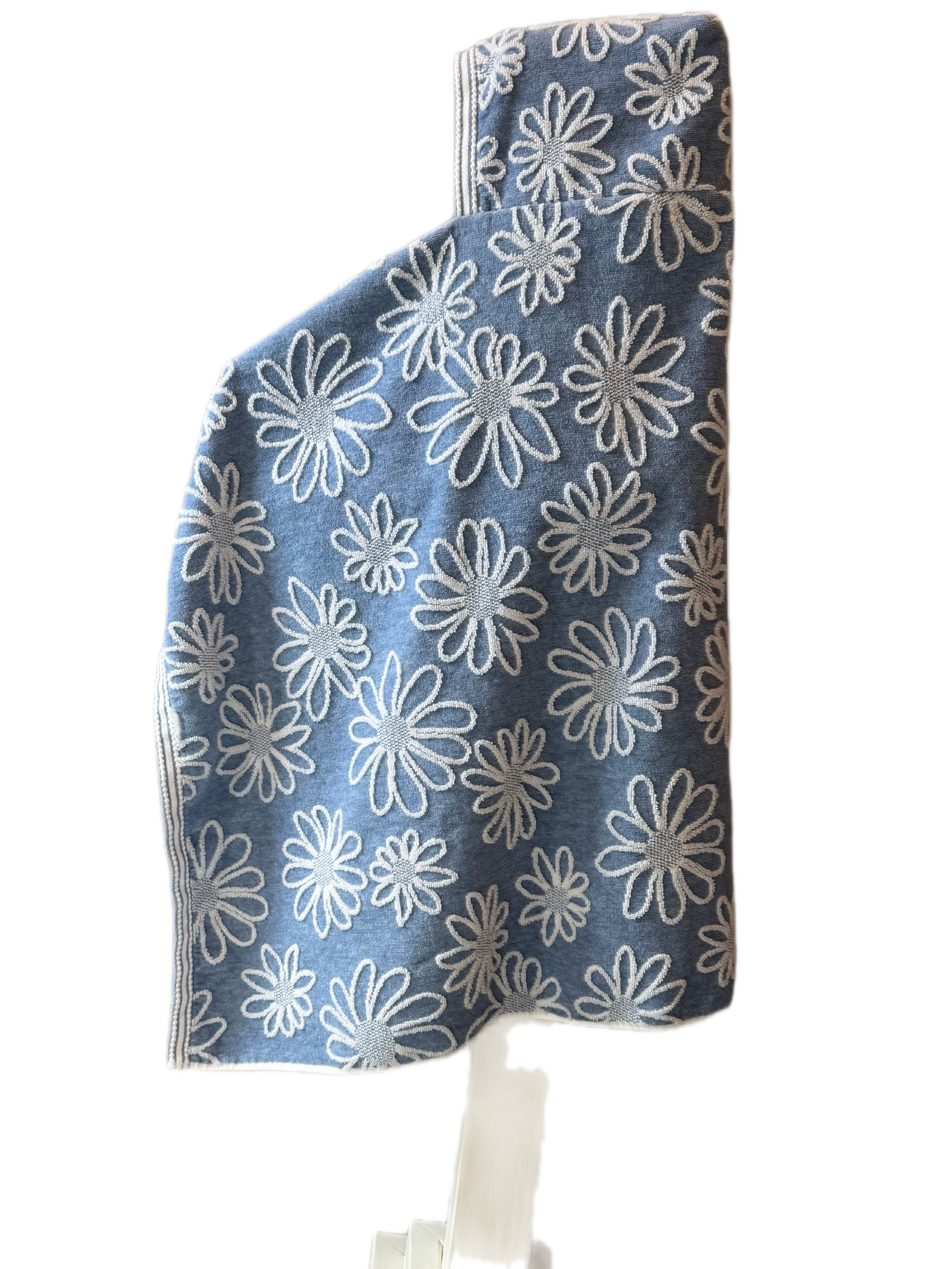 Blue Daisy Delight hooded bath towel